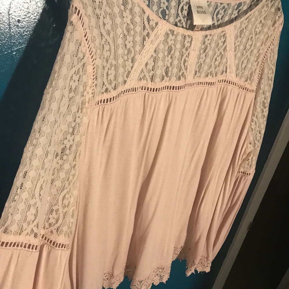 Beautiful top - Picture 3 of 4